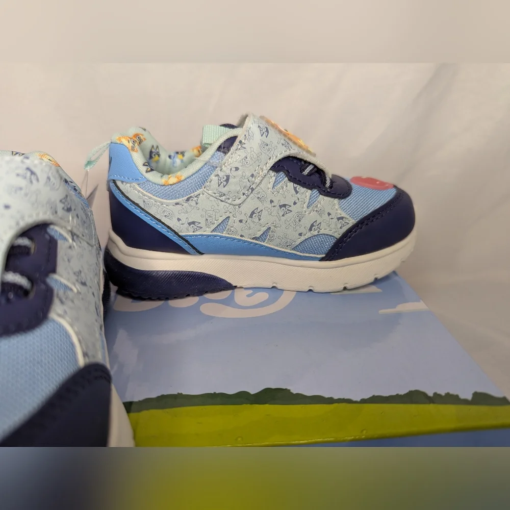 NWT Bluey Toddler Athletic Sneakers Size 9 - Picture 4 of 7